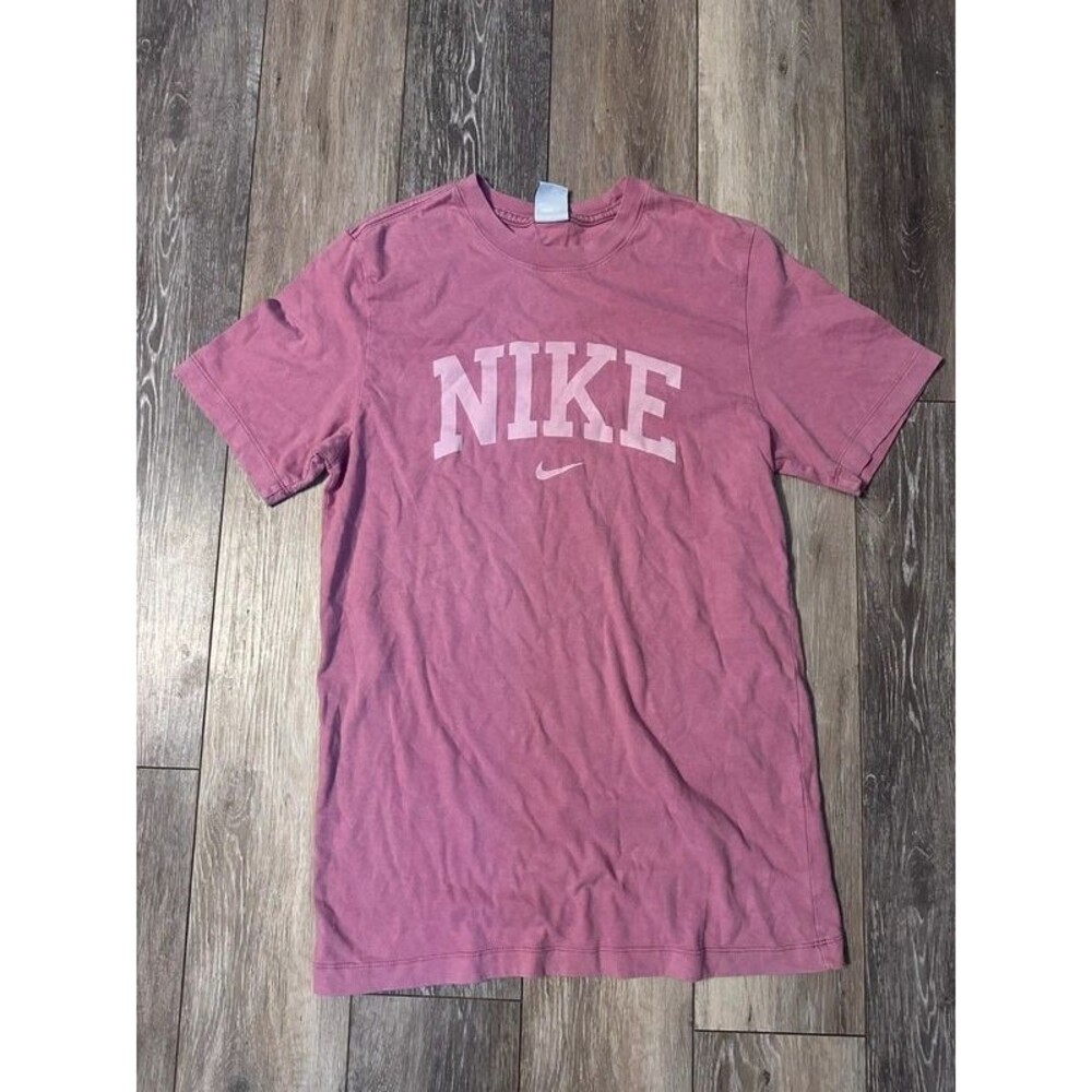 Men’s Nike pink T-Shirt